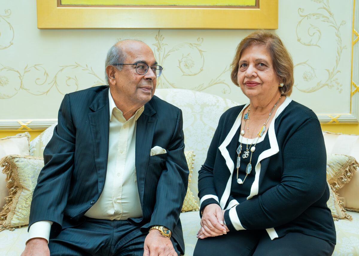 Prakash_Hinduja_with_wife_Kamal_Hinduja.jpg